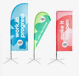 Rechte beachvlag in verschillende vormen en formaten met opvallende full color bedrukking voor buiten en binnen gebruik